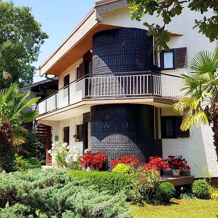 Apartments With A Parking Space Malinska Exterior photo