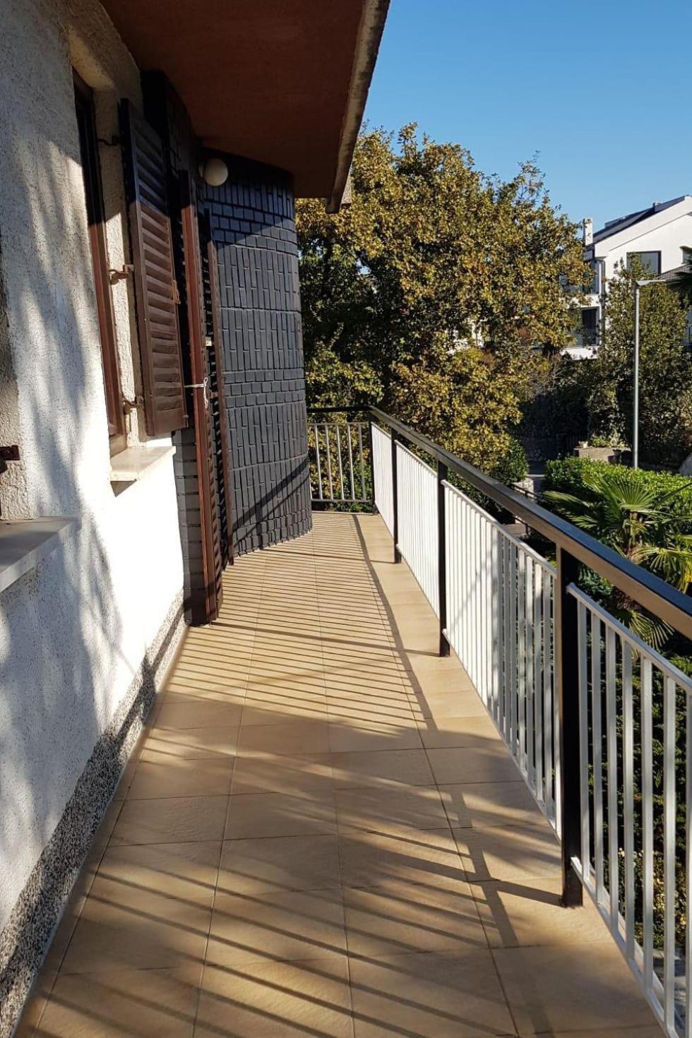 Apartments With A Parking Space Malinska Exterior photo